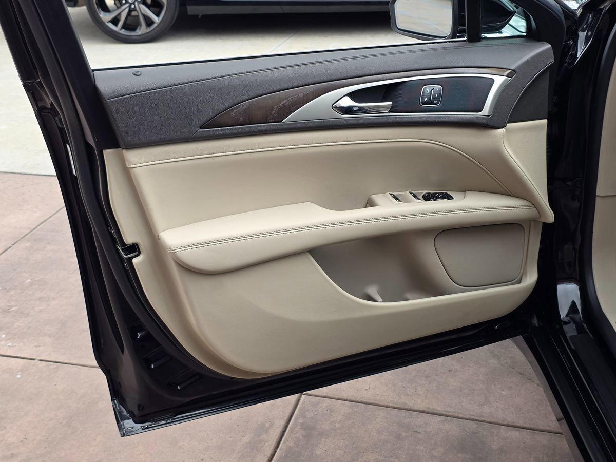 Used 2017 Lincoln MKZ Reserve image 27