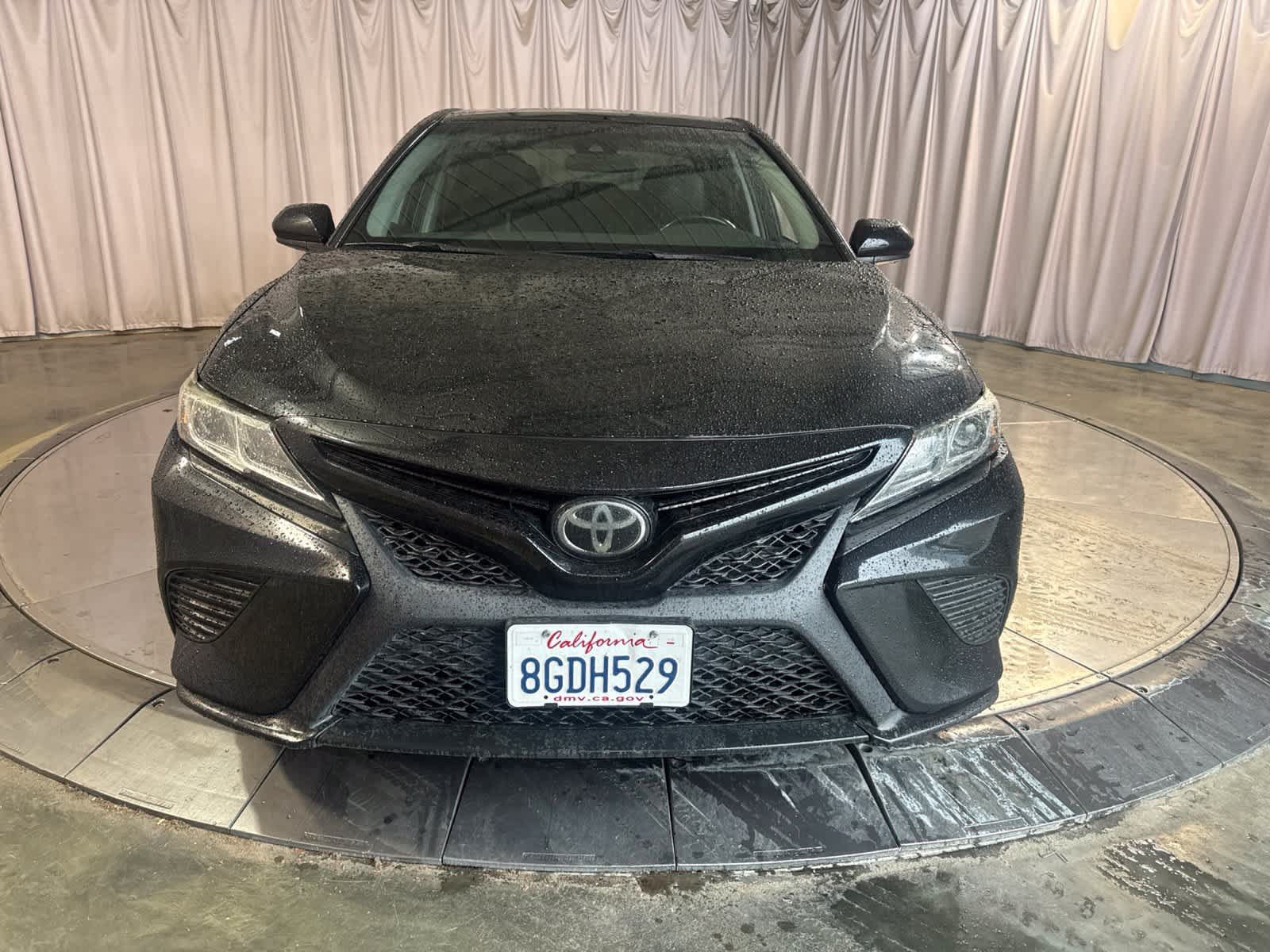 Used 2018 Toyota Camry SE FWD image 2