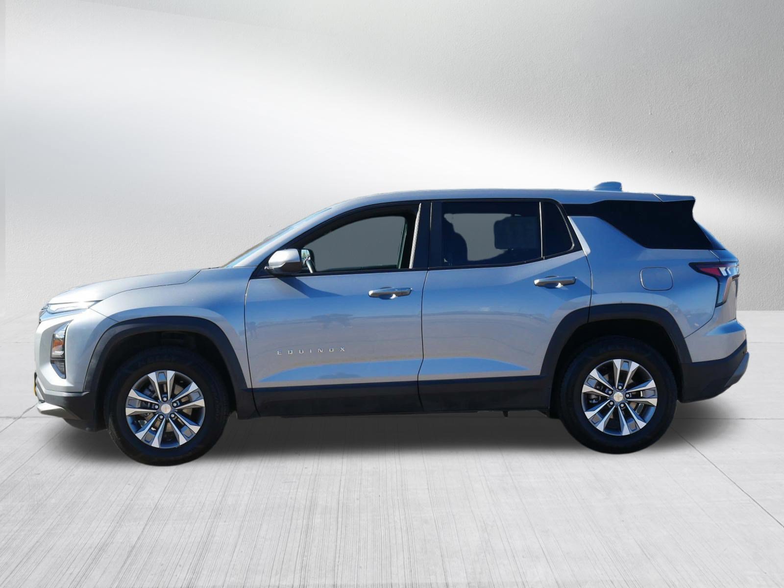 Used 2025 Chevrolet Equinox LT AWD/4WD image 4
