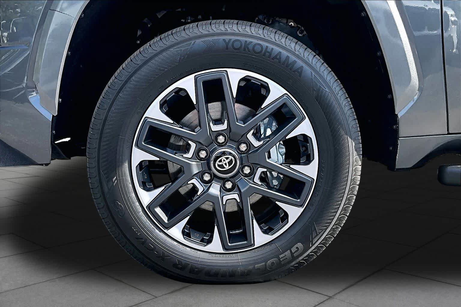 Used 2025 Toyota Tundra Limited AWD/4WD image 11