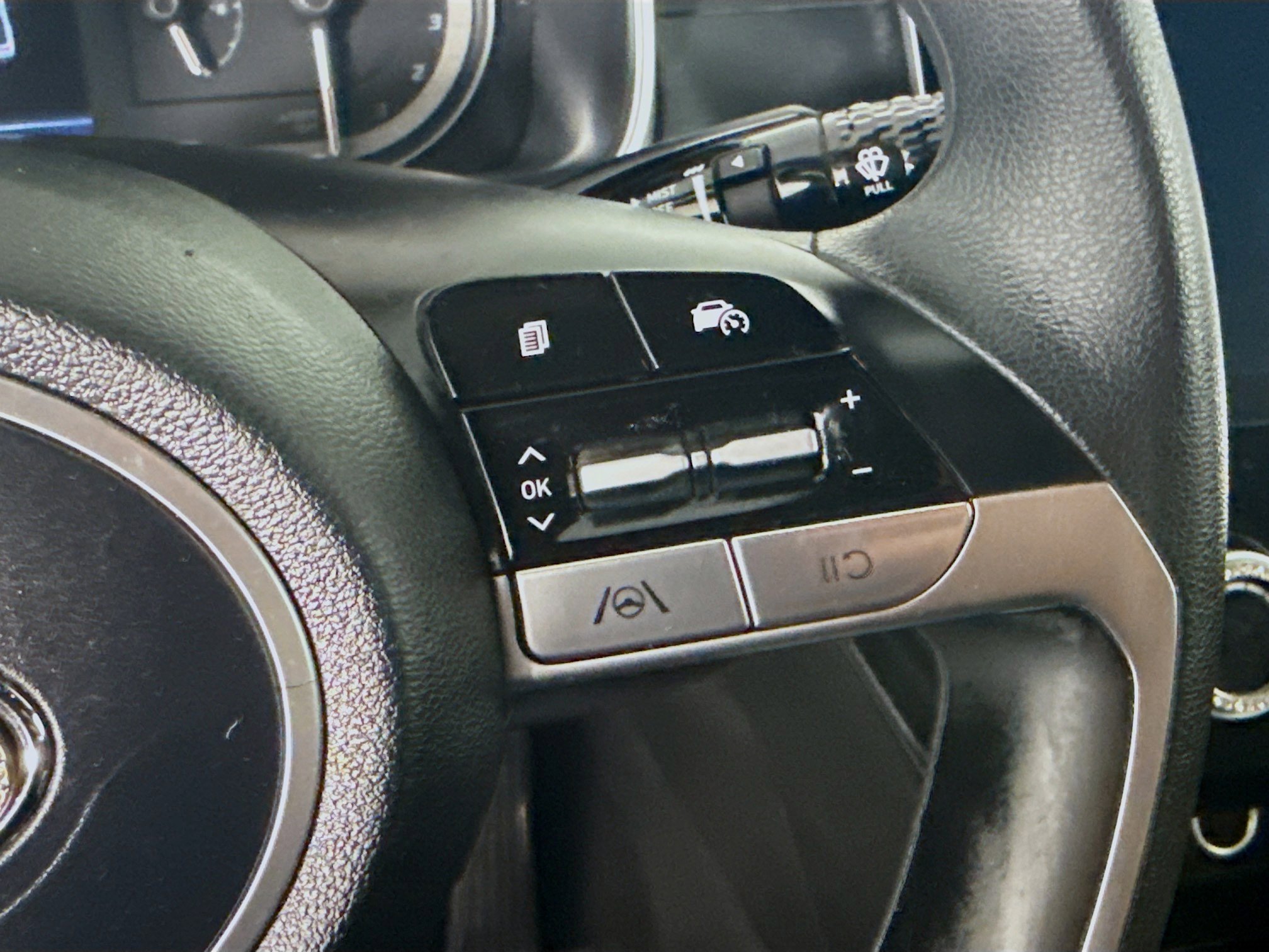 Used 2022 Hyundai Santa Cruz SE image 15