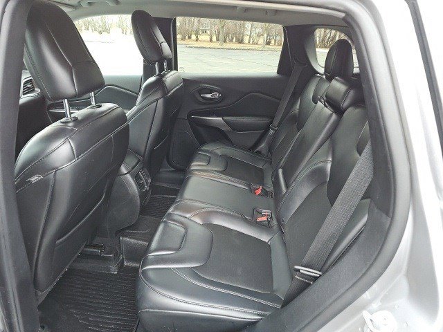 Used 2019 Jeep Cherokee Latitude Plus w/ Cold Weather Group image 19