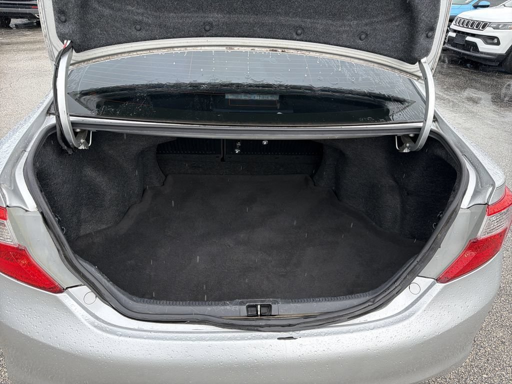 Used 2014 Toyota Camry SE FWD image 11