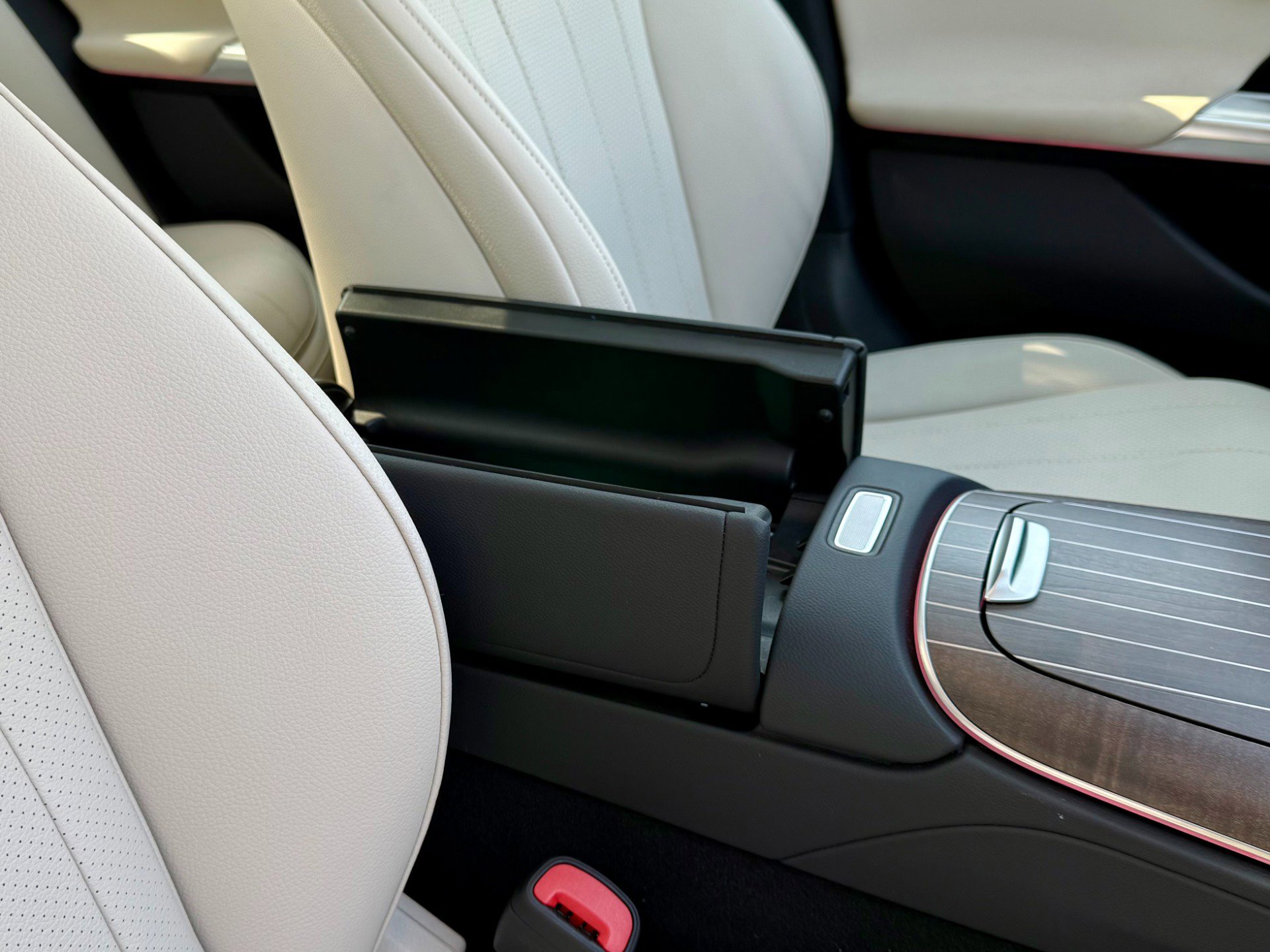 Used 2025 Mercedes-Benz E 350 Sedan image 20