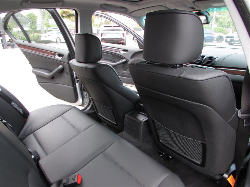 Used 2003 BMW 325i Sedan RWD image 26