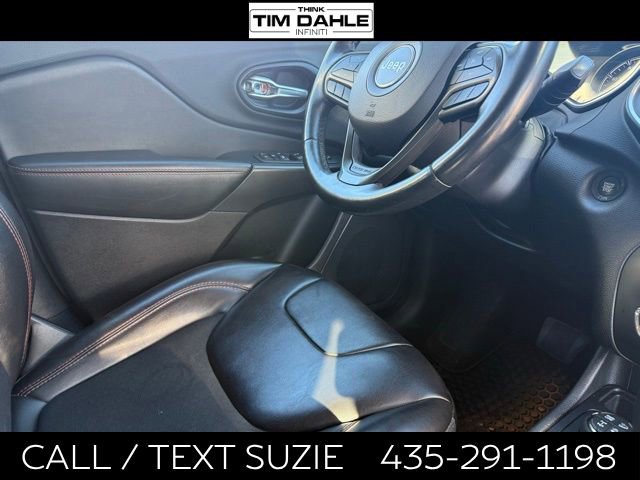 Used 2021 Jeep Cherokee Trailhawk w/ Comfort/Convenience Group AWD/4WD image 14