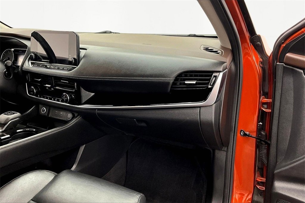 Used 2022 Nissan Rogue SL w/ SL Premium Package image 17