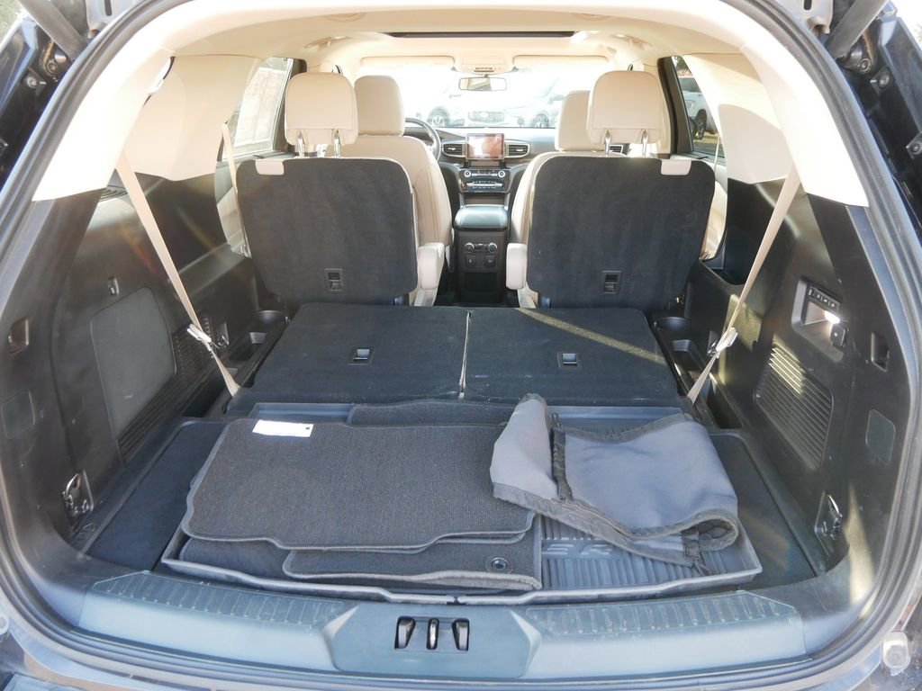 Used 2021 Ford Explorer Limited w/ Equipment Group 301A image 9