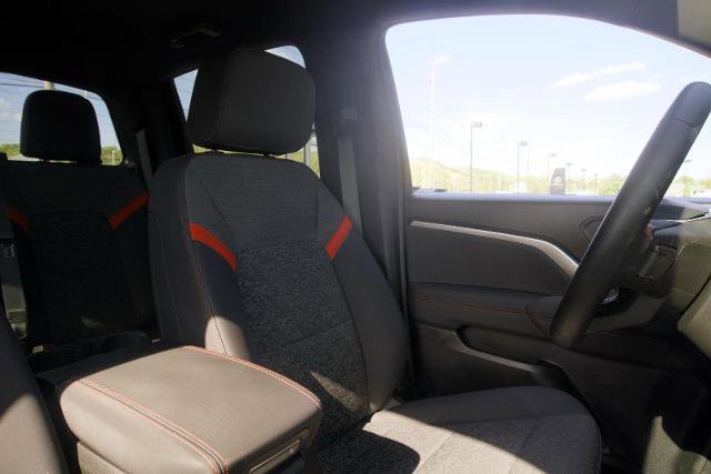 Used 2025 Chevrolet Colorado Z71 w/ Technology Package AWD/4WD image 24
