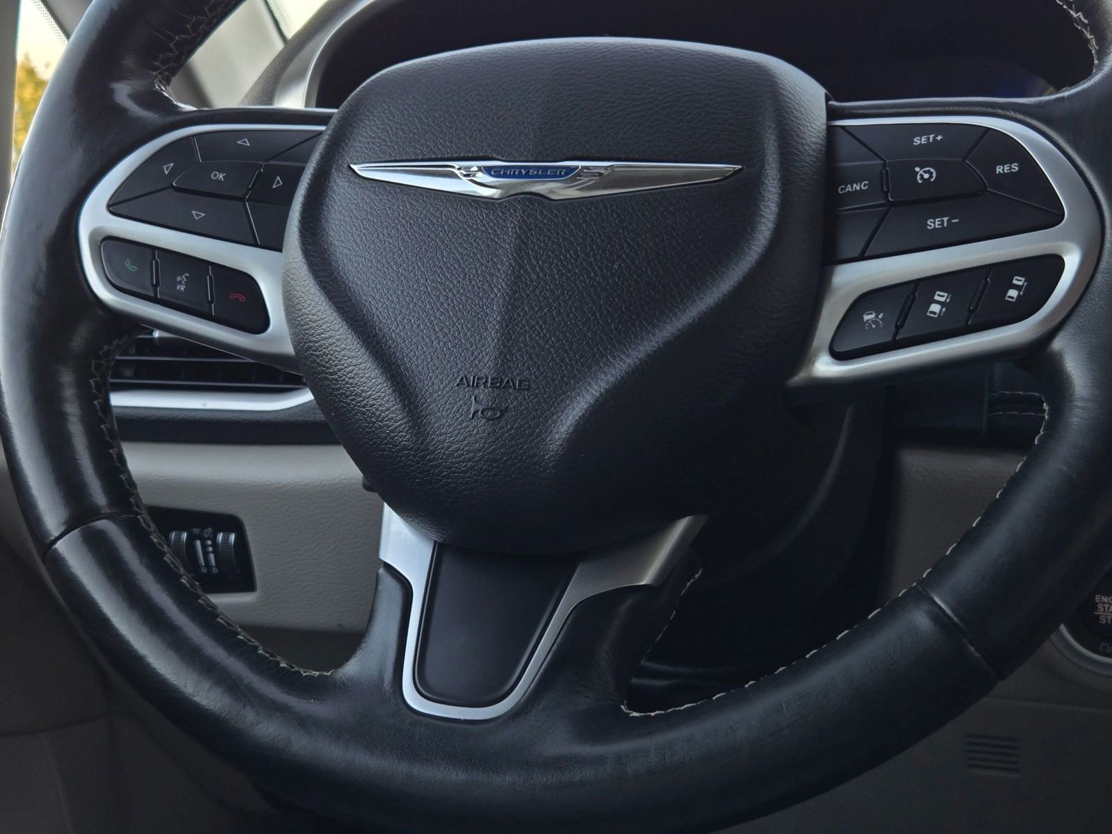 Used 2021 Chrysler Pacifica Touring-L w/ Premium & Safety Sphere Group image 33