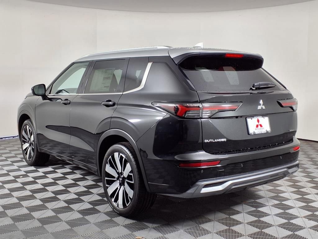 Used 2025 Mitsubishi Outlander AWD image 5