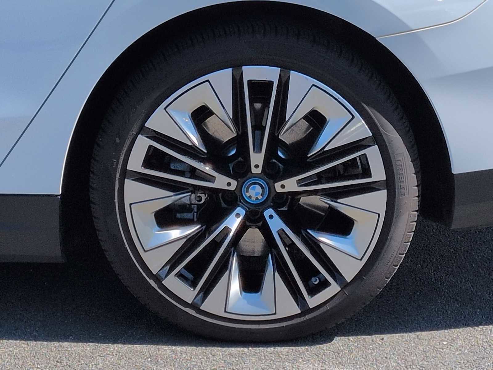 Used 2025 BMW i5 xDrive40 w/ Premium Package image 14