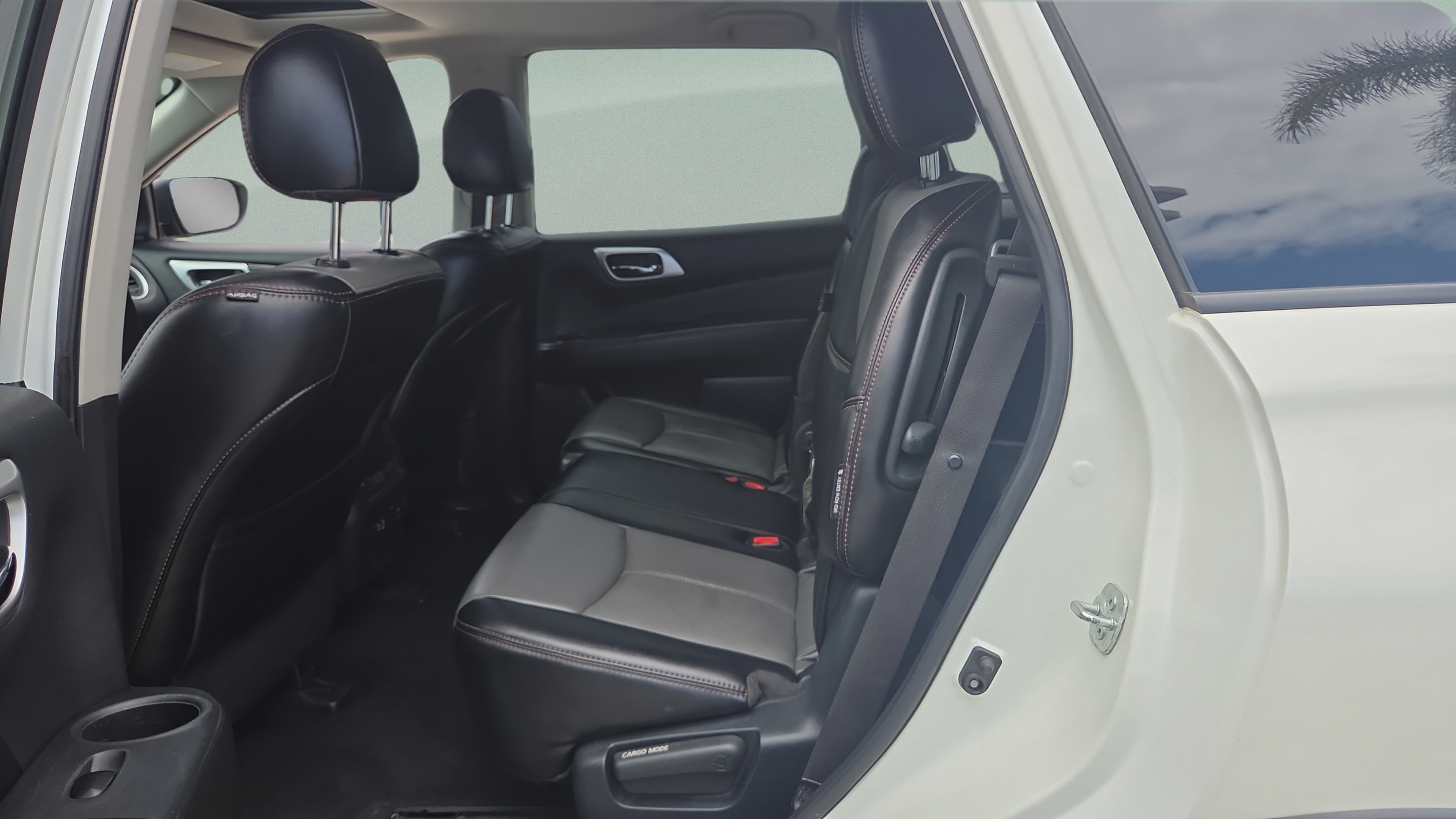 Used 2020 Nissan Pathfinder SL AWD/4WD image 11