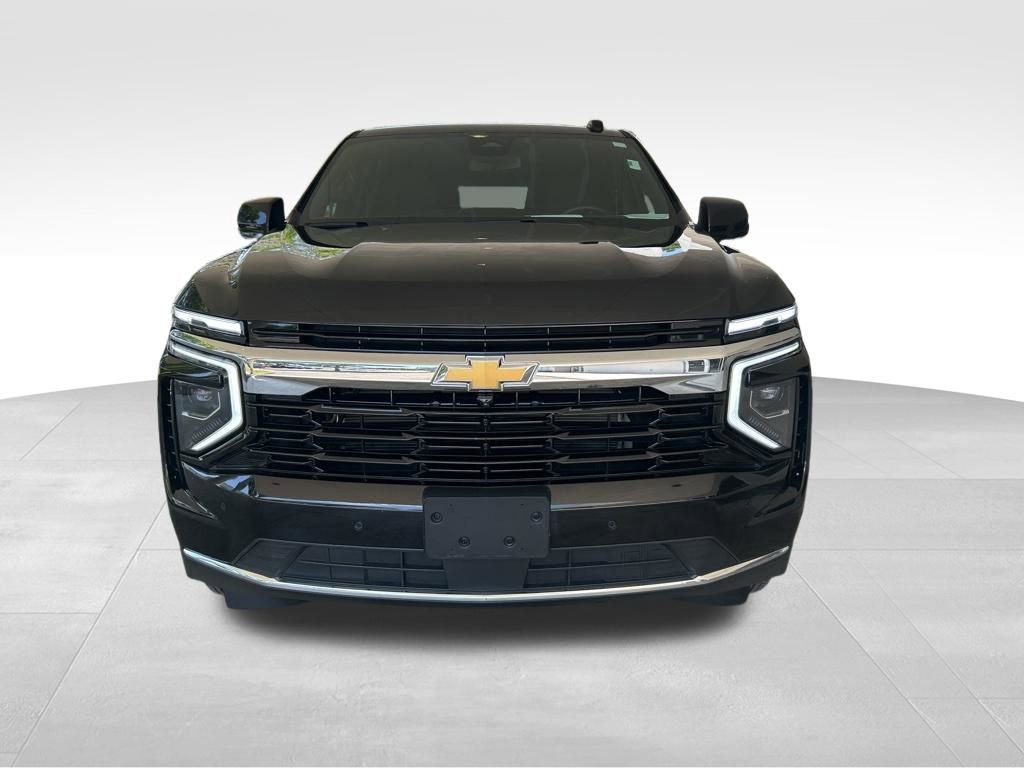 Used 2025 Chevrolet Suburban LS RWD image 12