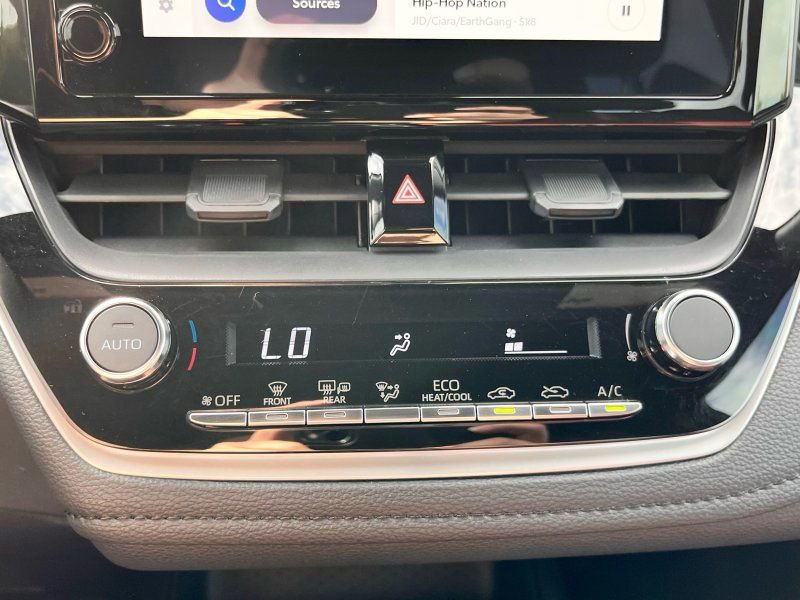 Used 2025 Toyota Corolla SE image 22