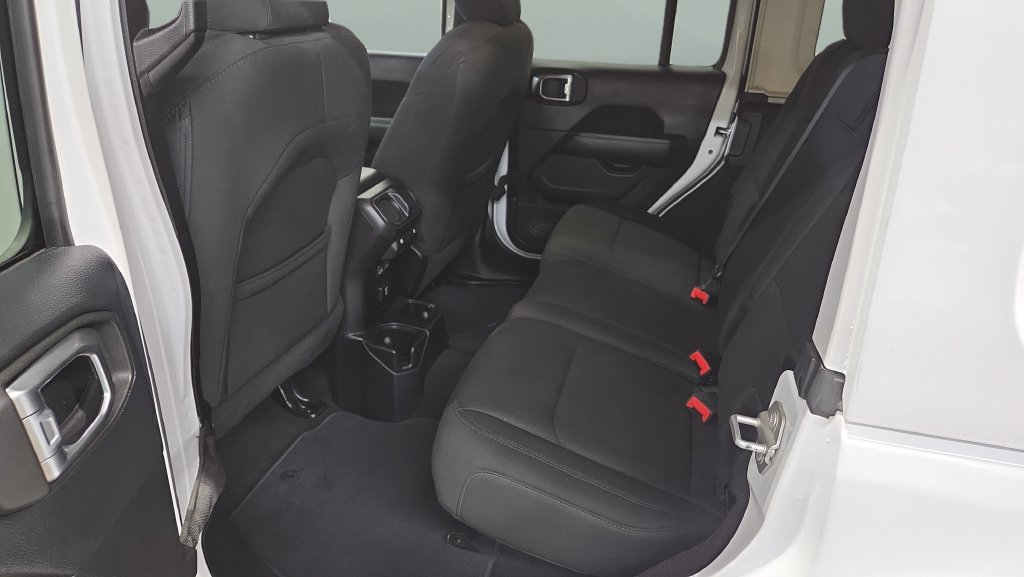 Used 2018 Jeep Wrangler Unlimited Sahara w/ Safetytec Group AWD/4WD image 19