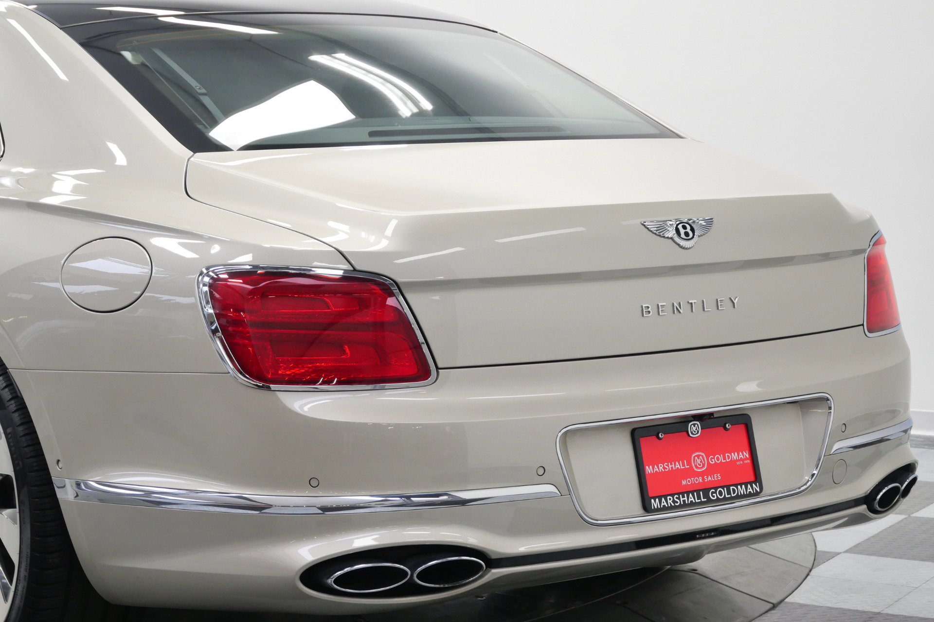 Used 2022 Bentley Flying Spur Plug-In Hybrid image 47