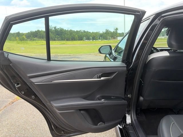 Used 2025 Toyota Camry SE FWD image 5