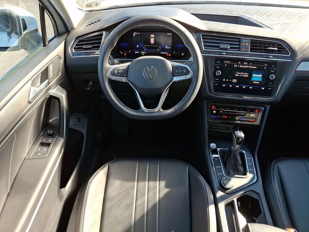 Certified 2022 Volkswagen Tiguan SE AWD/4WD image 10