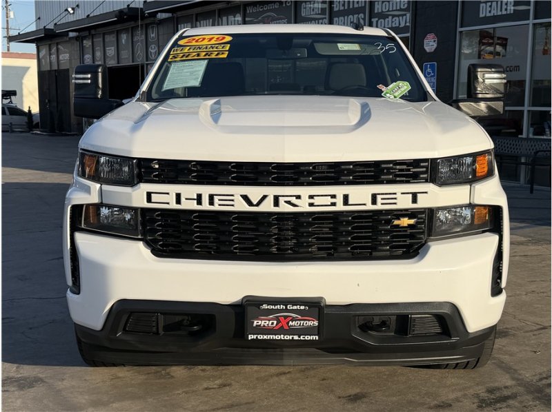 Used 2019 Chevrolet Silverado 1500 Custom w/ Custom Max Trailering Package AWD/4WD image 2