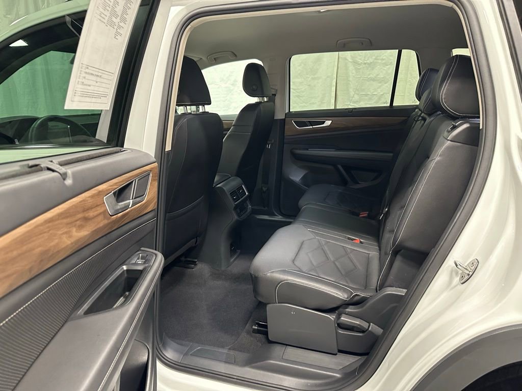 Used 2025 Volkswagen Atlas SE image 42