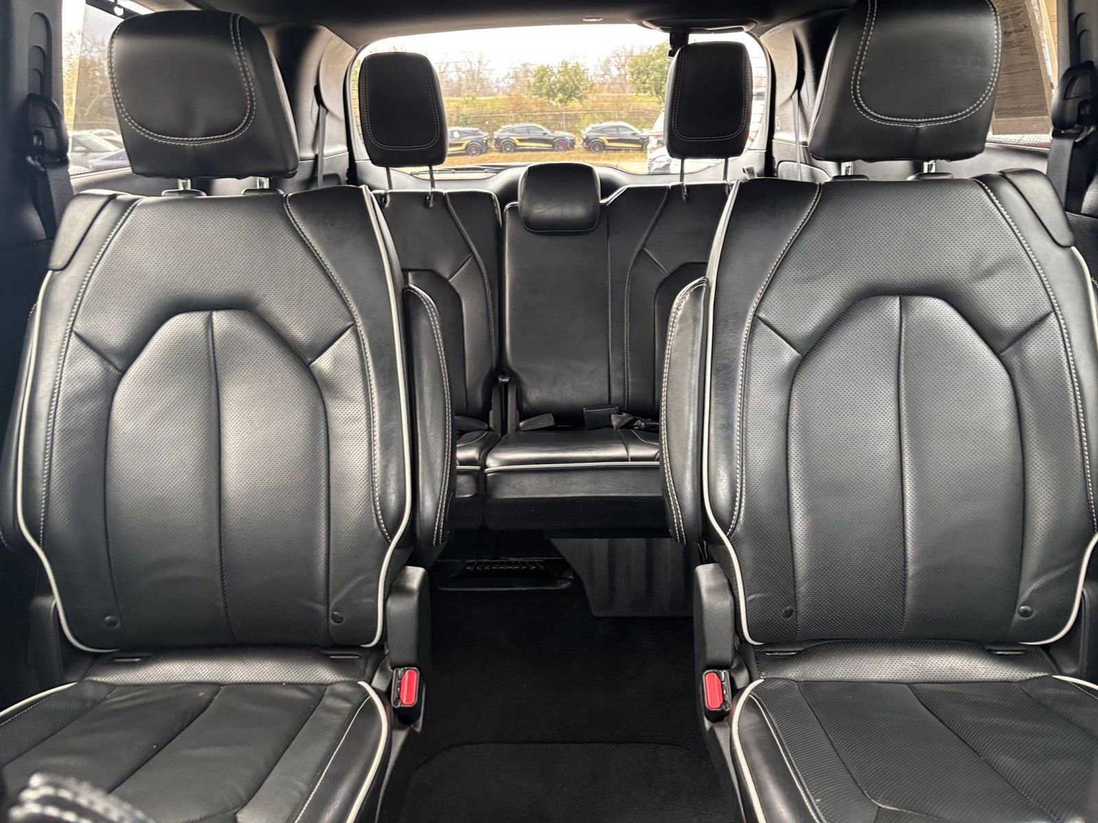 Used 2025 Chrysler Pacifica Limited image 42