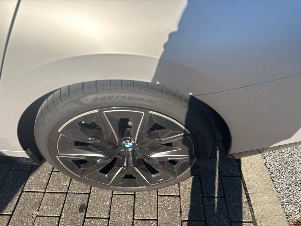 Used 2023 BMW 760i xDrive w/ Executive Package AWD/4WD image 10