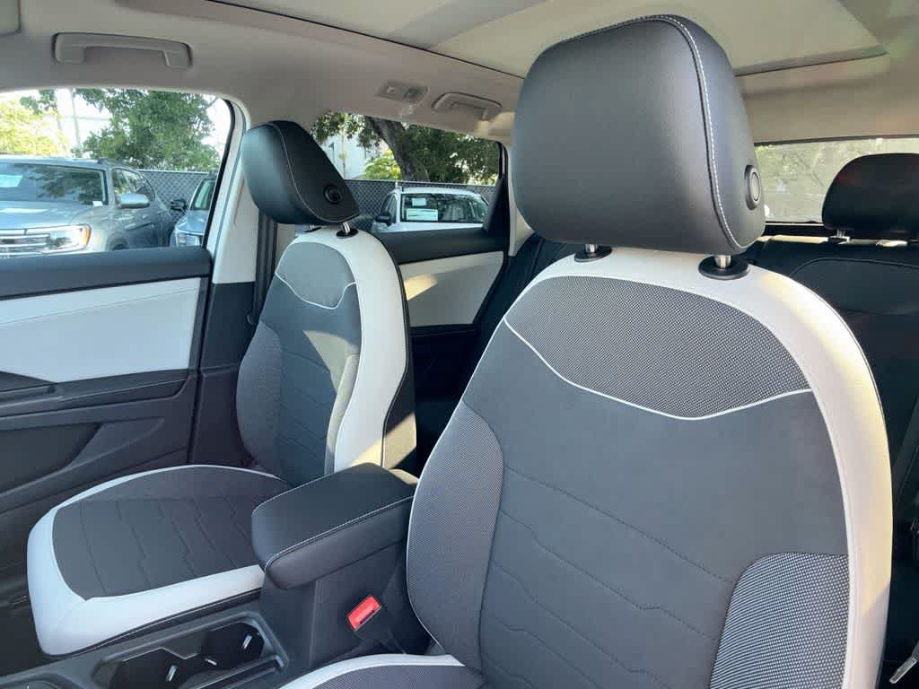 New 2026 Volkswagen Taos SE FWD image 14
