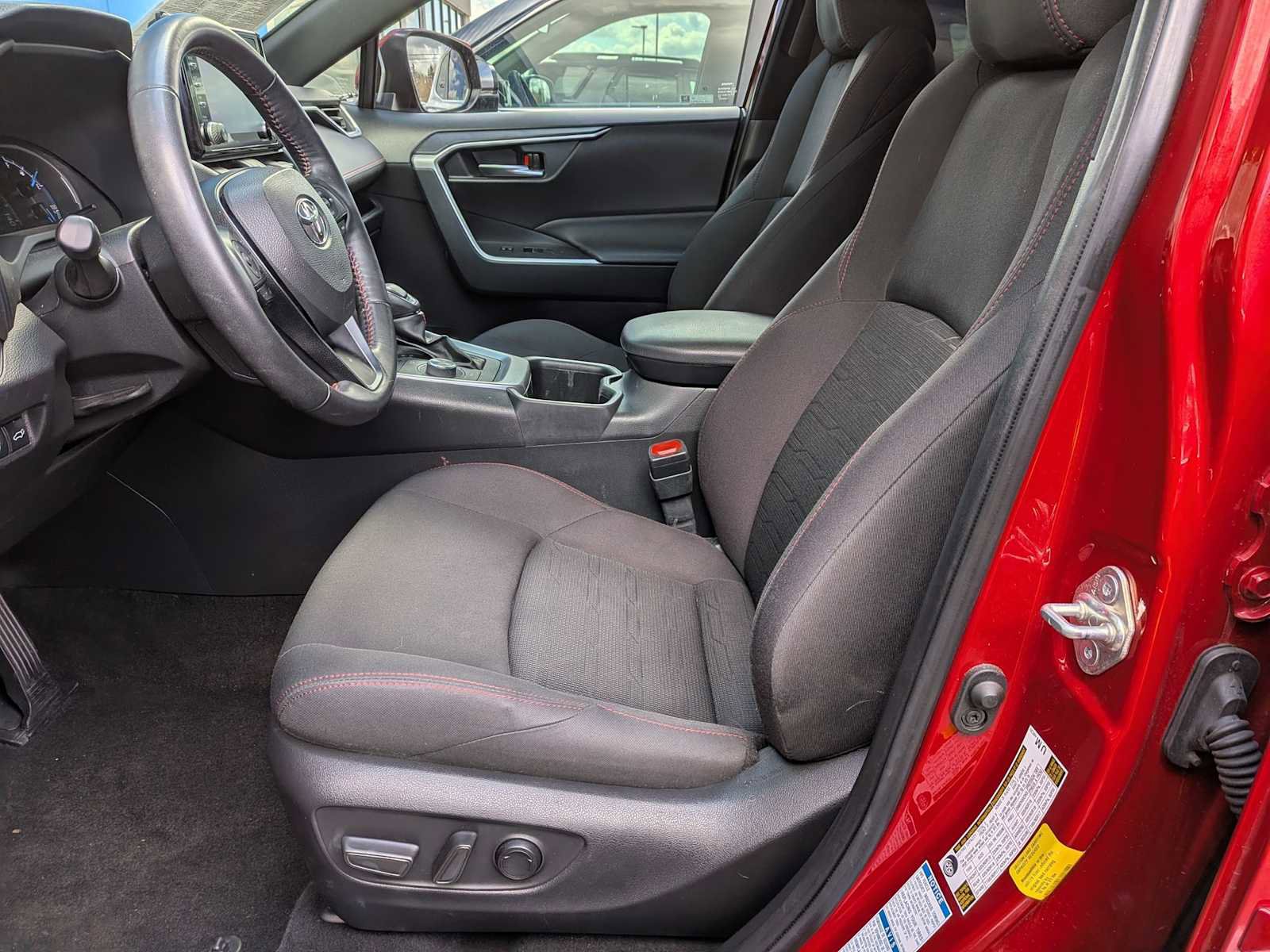 Used 2022 Toyota RAV4 SE w/ Weather & Moonroof Package image 12