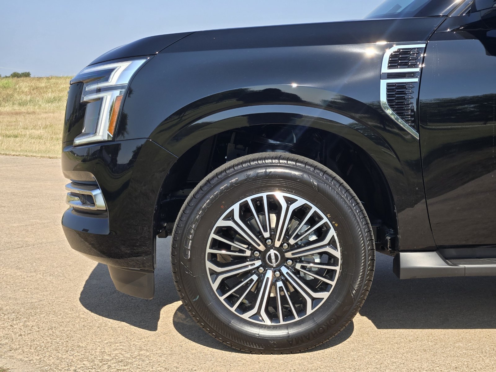 New 2026 Nissan Armada SL w/ Captain's Chari Seat Package RWD image 10