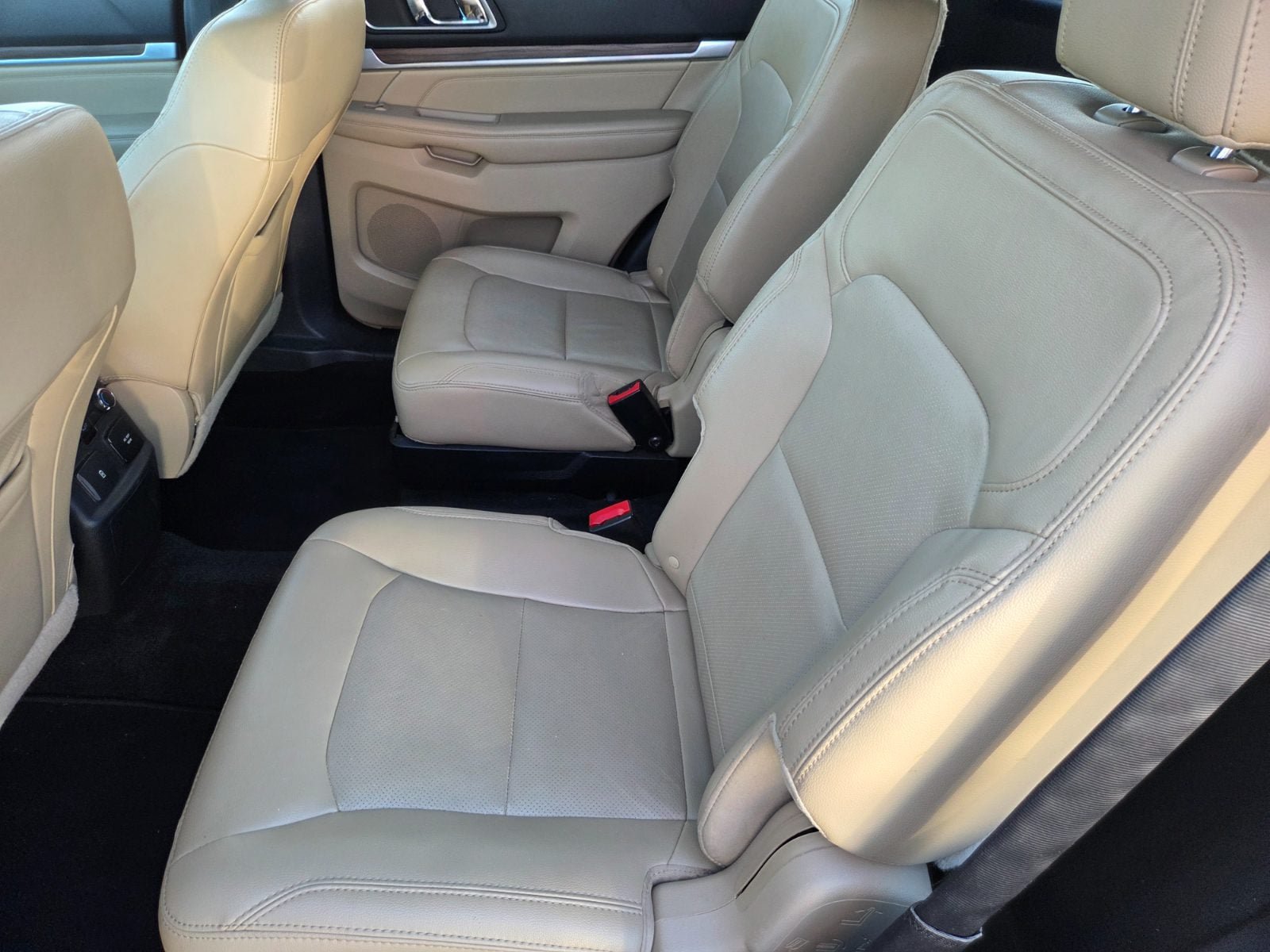 Used 2016 Ford Explorer Limited w/ Equipment Group 301A AWD/4WD image 10