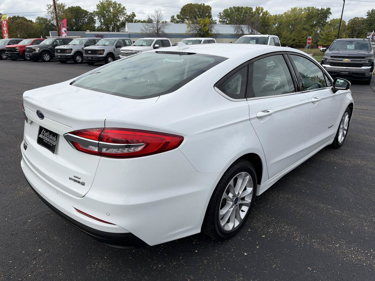 Used 2019 Ford Fusion SE FWD image 3