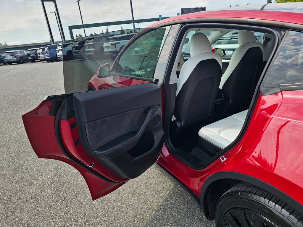 Used 2023 Tesla Model Y Long Range AWD/4WD image 21