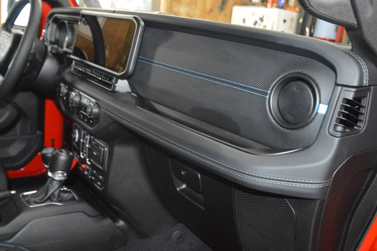 Used 2025 Jeep Wrangler Unlimited Rubicon 4xe w/ Safety Group AWD/4WD image 19