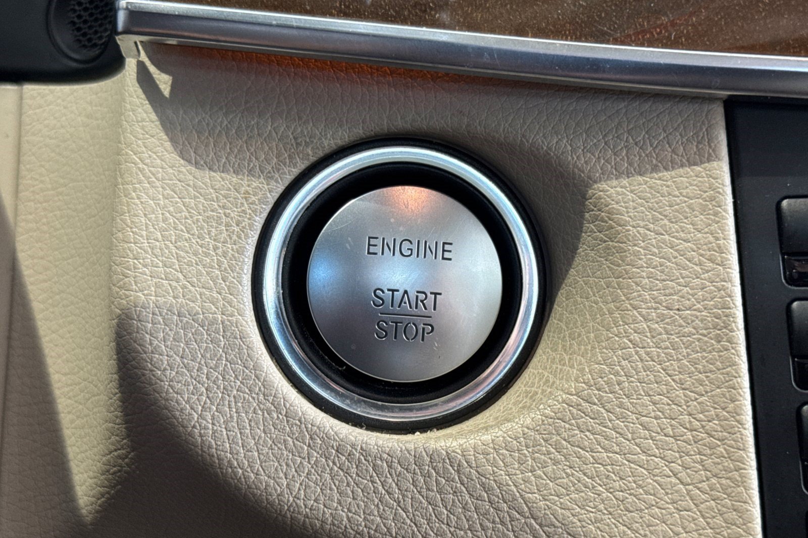 Used 2014 Mercedes-Benz E 350 4MATIC Sedan image 29