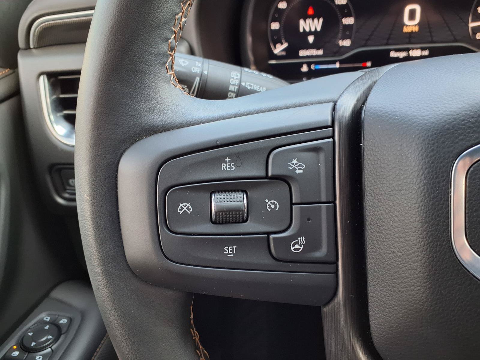 Used 2024 GMC Yukon XL AT4 AWD/4WD image 15