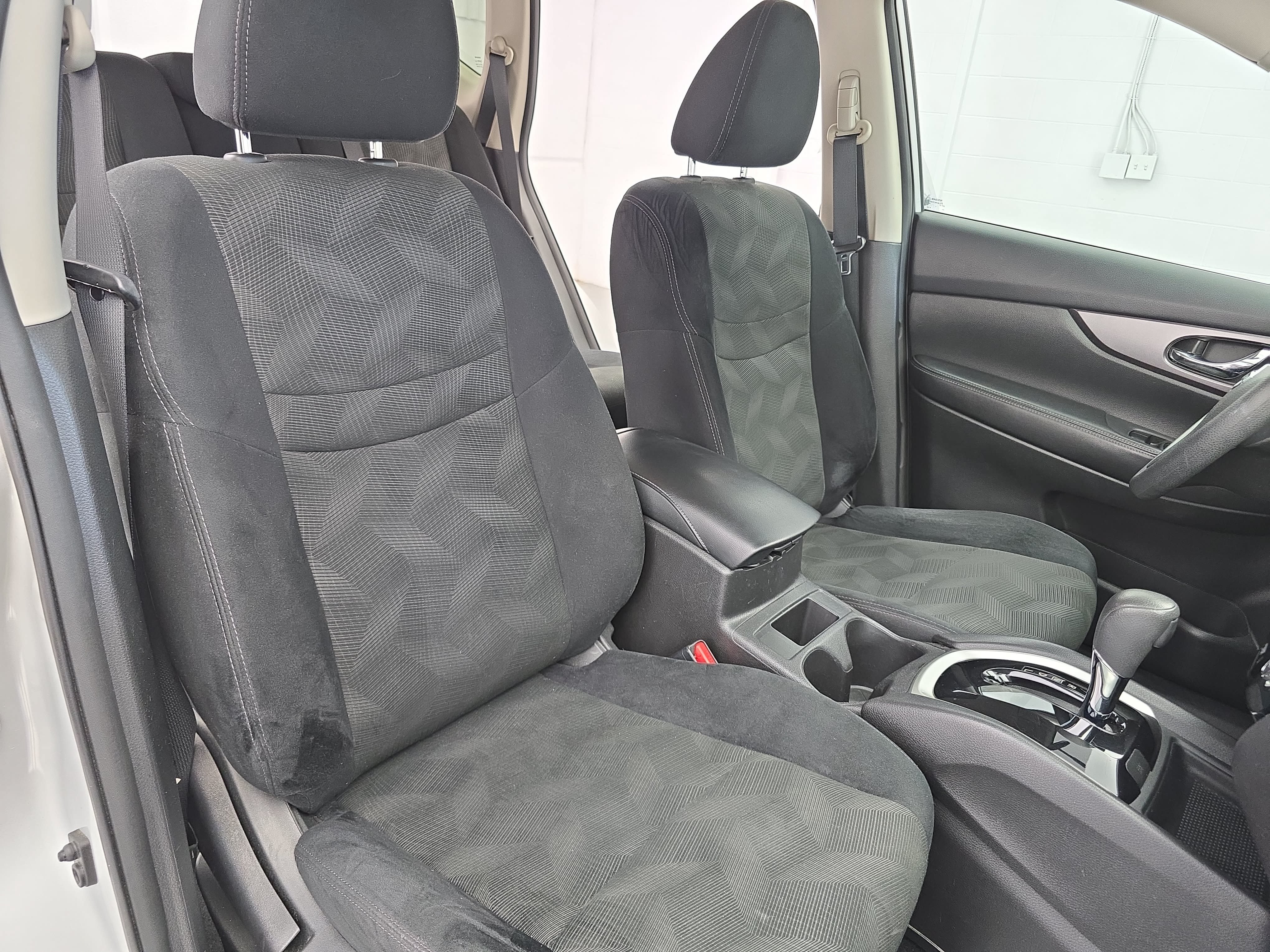 Used 2015 Nissan Rogue SV FWD image 10