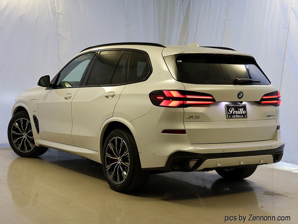 Used 2026 BMW X5 xDrive50e w/ M Sport Package image 9