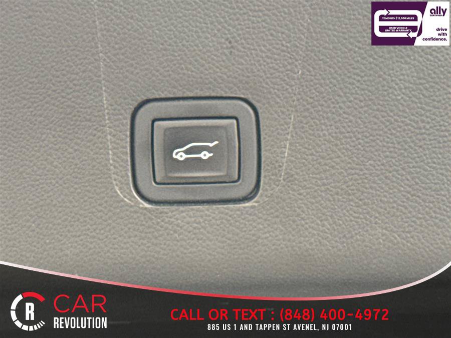Used 2023 Chevrolet Traverse Premier FWD image 45