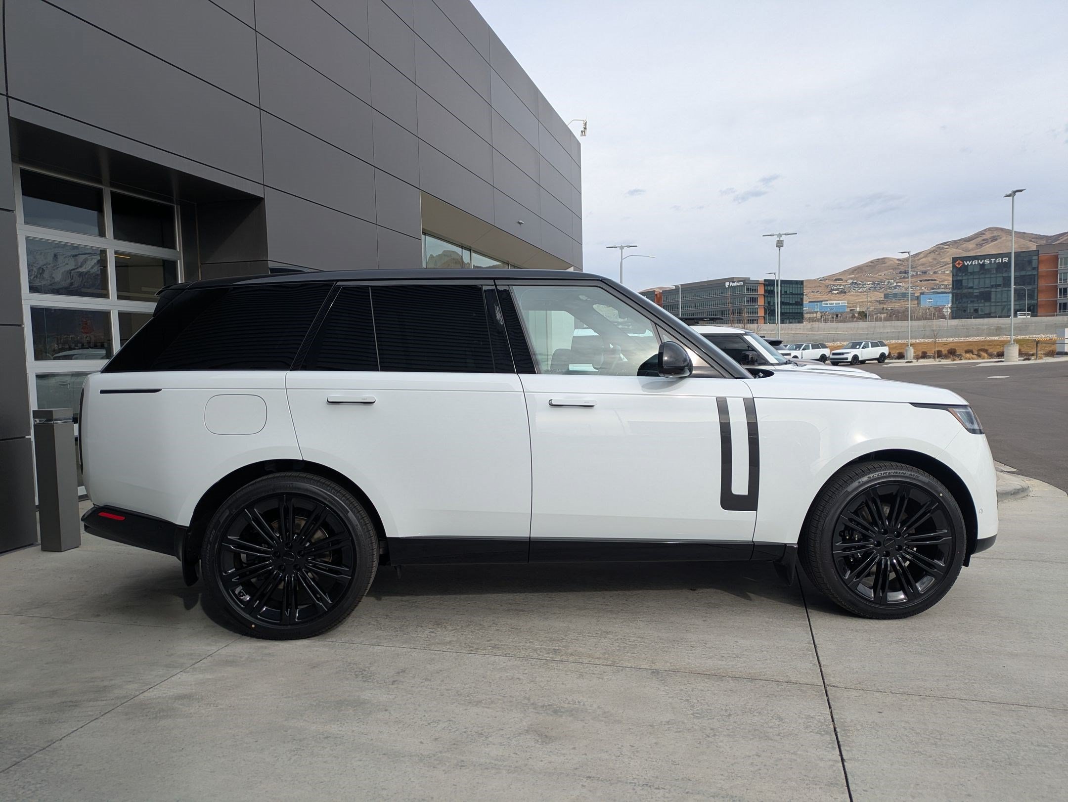 New 2026 Land Rover Range Rover SE AWD/4WD image 4