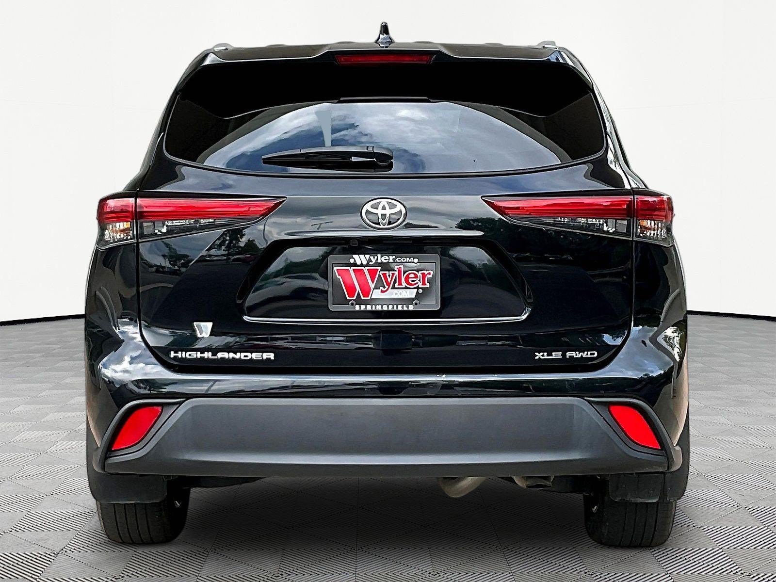 Used 2023 Toyota Highlander XLE AWD/4WD image 5