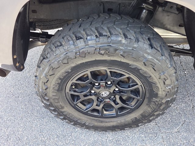 Used 2021 Toyota Tacoma SR5 AWD/4WD image 9