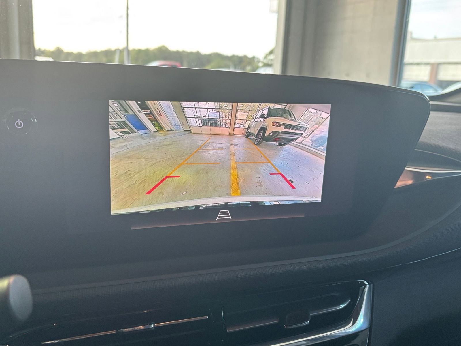 Used 2025 Buick Envista Sport Touring image 17