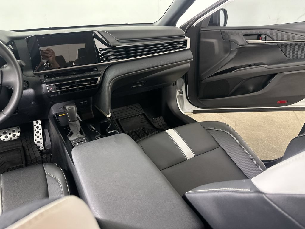 Used 2026 Toyota Camry SE FWD image 19