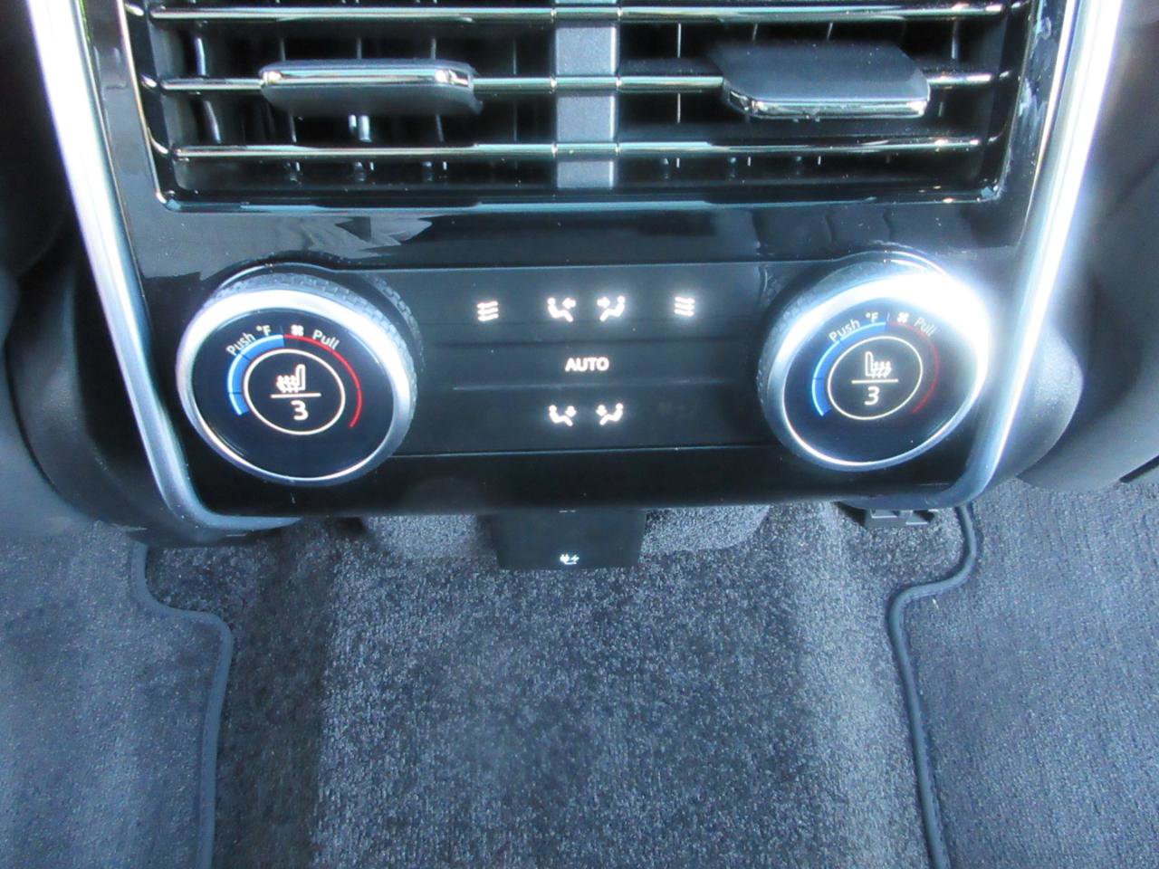 Used 2025 Land Rover Range Rover SE AWD/4WD image 44
