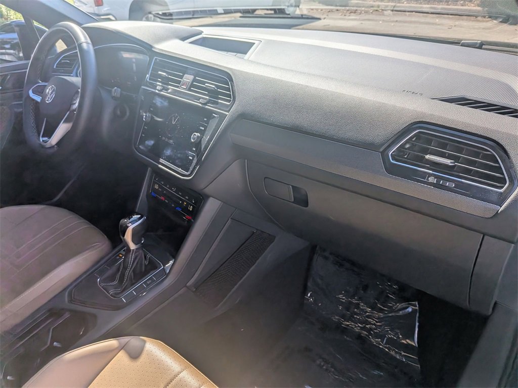 Used 2024 Volkswagen Tiguan SE image 35