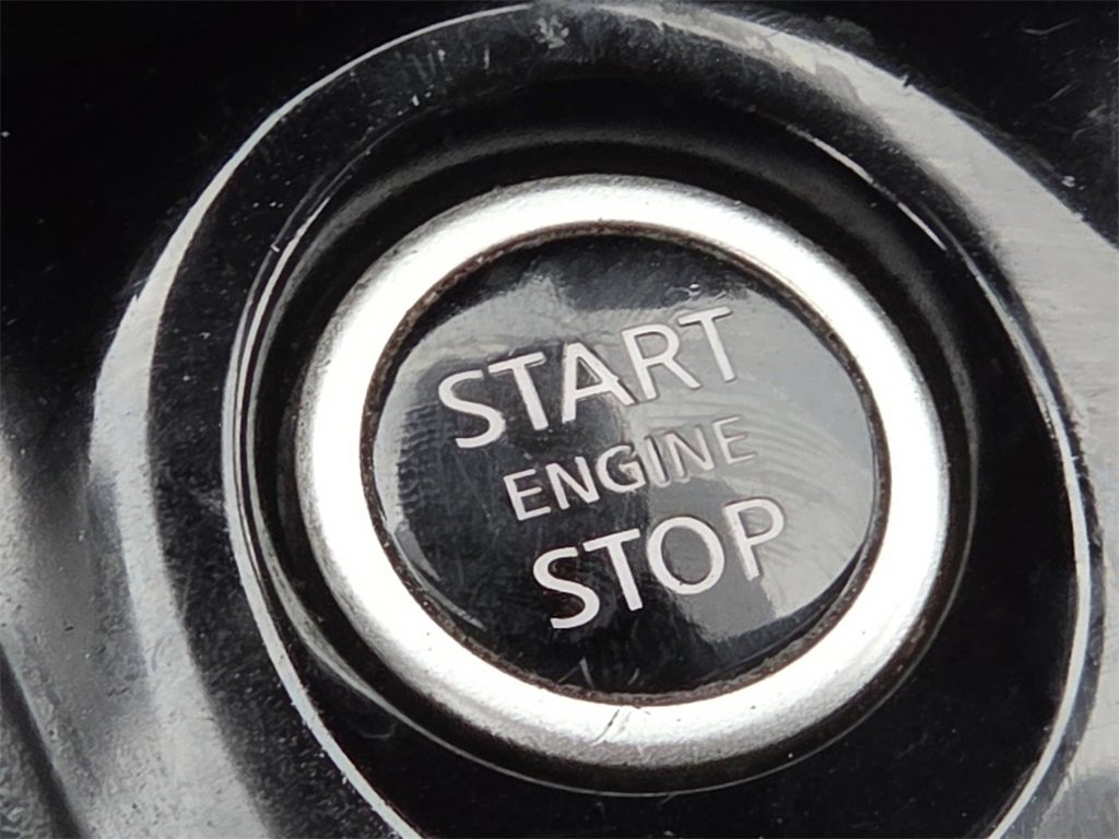 Used 2021 Nissan Versa SV image 29