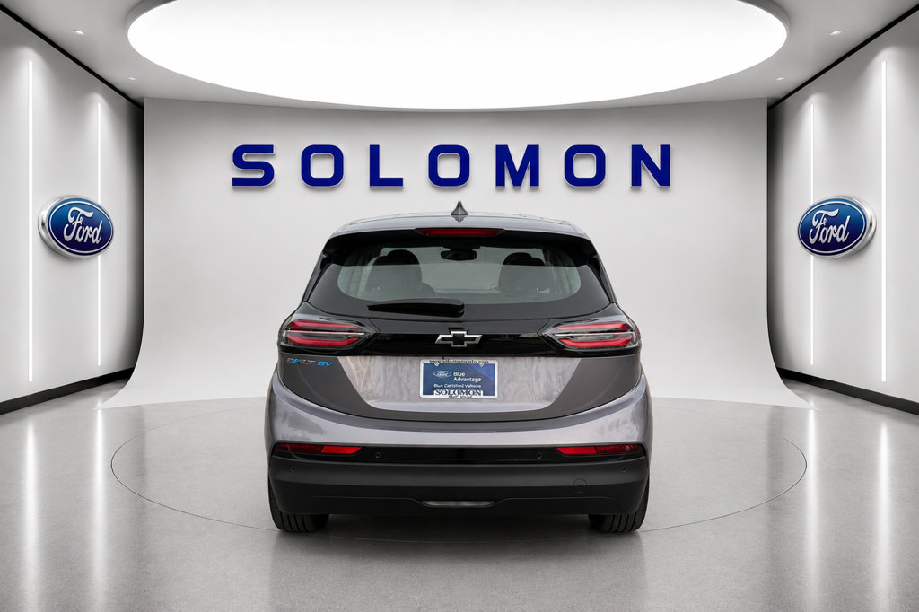 Used 2023 Chevrolet Bolt LT w/ Infotainment Package FWD image 6