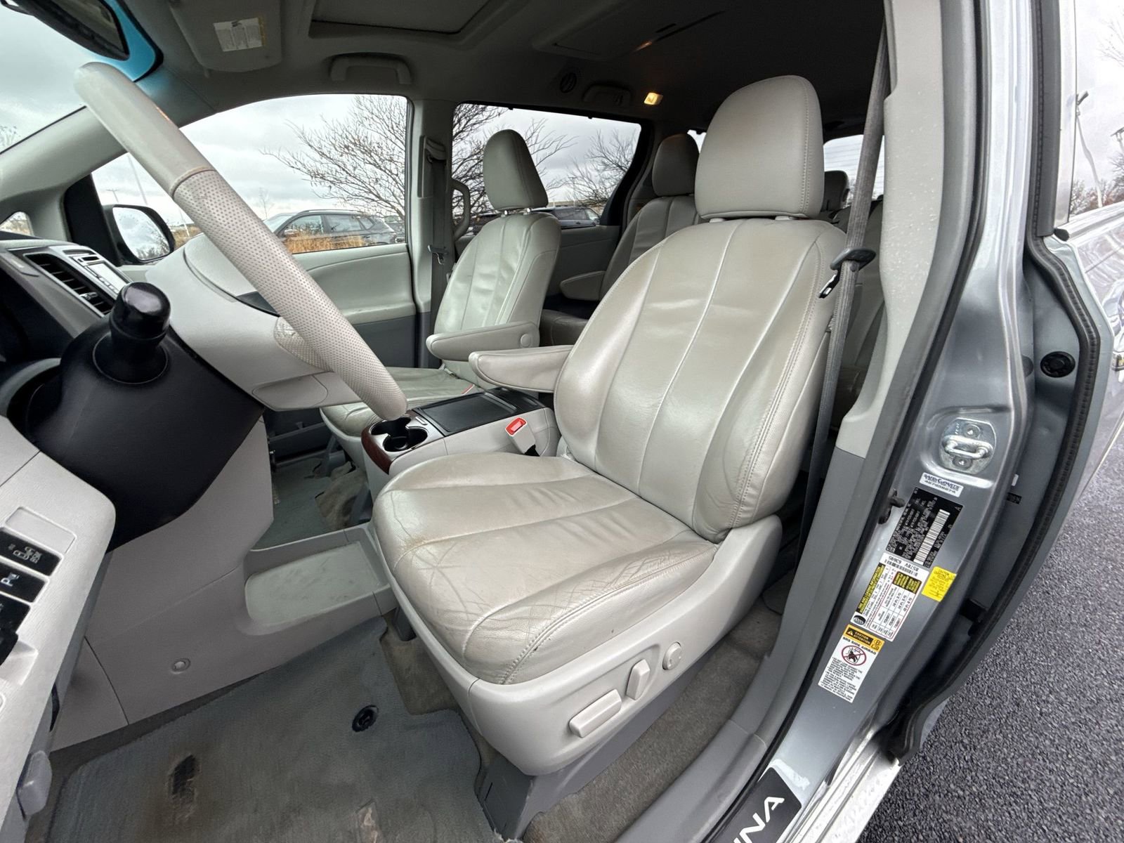 Used 2014 Toyota Sienna XLE image 12