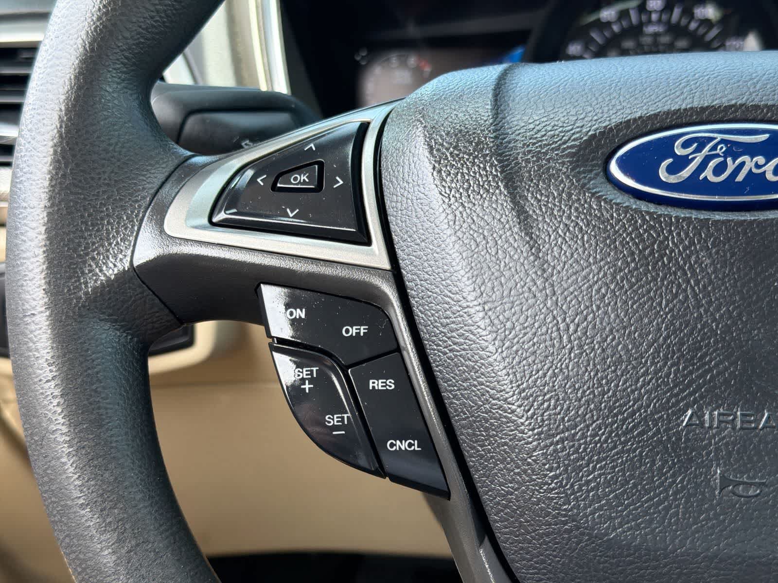 Used 2016 Ford Fusion SE FWD image 25